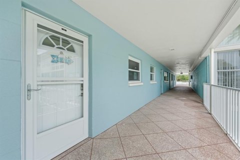 Condominio en alquiler en Saint Petersburg, Florida, 1 dormitorio, 72.93 m2 № 2267067 - foto 3