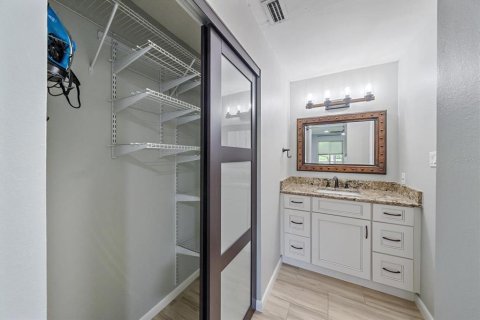 Copropriété à louer à Sarasota, Floride: 2 chambres, 106.37 m2 № 2389032 - photo 17