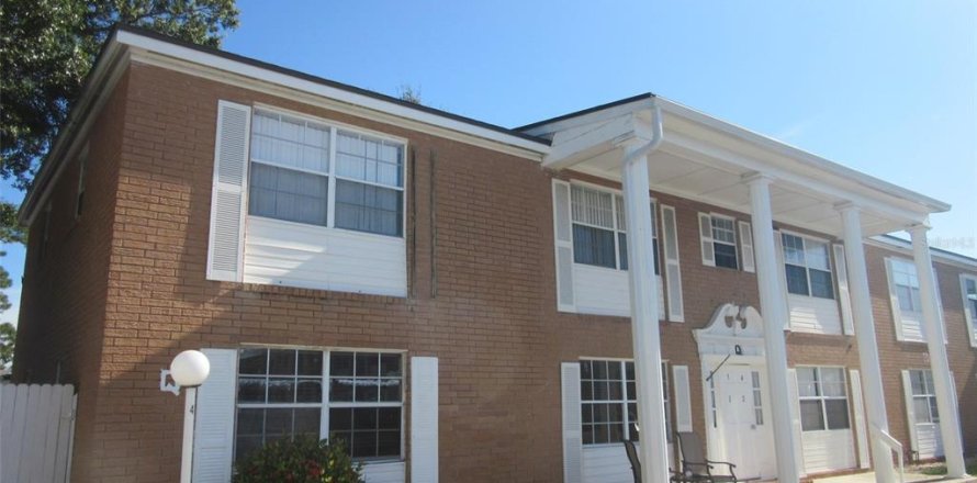 Condominio en Port Charlotte, Florida, 2 dormitorios № 1903798