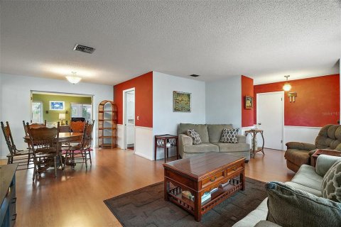Casa en venta en Mount Dora, Florida, 3 dormitorios, 175.96 m2 № 1734285 - foto 4