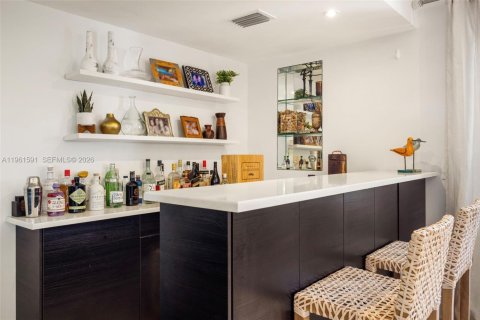 House in Coral Gables, Florida 6 bedrooms, 407.47 sq.m. № 2024474 - photo 10