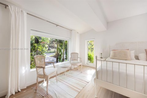 House in Coral Gables, Florida 6 bedrooms, 407.47 sq.m. № 2024474 - photo 18