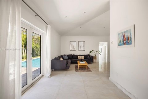 House in Coral Gables, Florida 6 bedrooms, 407.47 sq.m. № 2024474 - photo 21