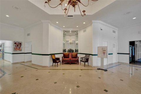 Condo in North Miami Beach, Florida, 1 bedroom  № 1896443 - photo 18