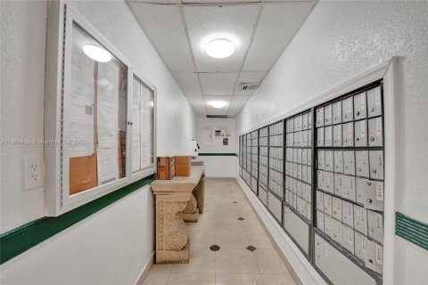 Condo in North Miami Beach, Florida, 1 bedroom  № 1896443 - photo 13