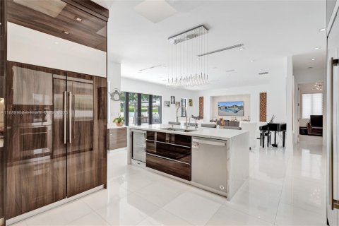 House in Miami, Florida 6 bedrooms, 314.94 sq.m. № 1939077 - photo 16