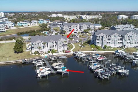 Condo in New Port Richey, Florida, 2 bedrooms № 2217716