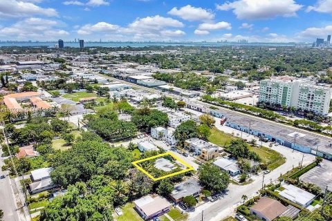 House in Miami, Florida 3 bedrooms, 114.08 sq.m. № 2257130