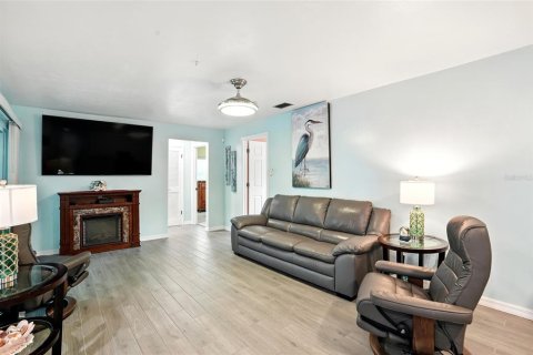 Villa ou maison à vendre à North Fort Myers, Floride: 3 chambres, 170.66 m2 № 1908790 - photo 7