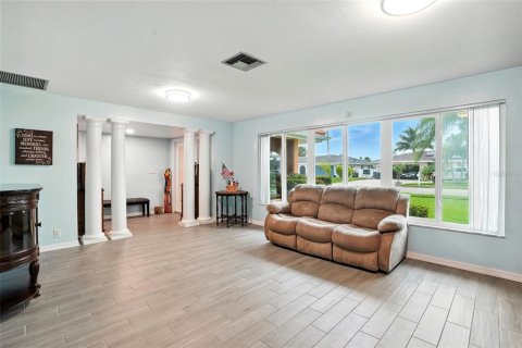 Villa ou maison à vendre à North Fort Myers, Floride: 3 chambres, 170.66 m2 № 1908790 - photo 6