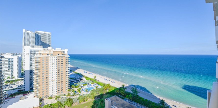 Condo in Hallandale Beach, Florida, 1 bedroom № 1988244