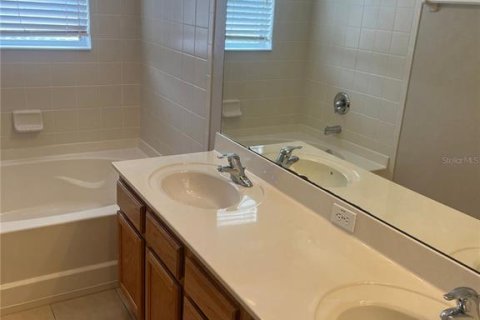 Townhouse in Orlando, Florida 2 bedrooms, 112.6 sq.m. № 1802193 - photo 12