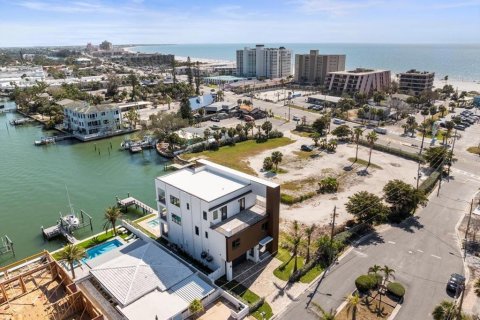 Casa en venta en Saint Pete Beach, Florida, 4 dormitorios, 381.27 m2 № 1589808 - foto 6