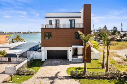 Casa en venta en Saint Pete Beach, Florida, 4 dormitorios, 381.27 m2 № 1589808 - foto 2