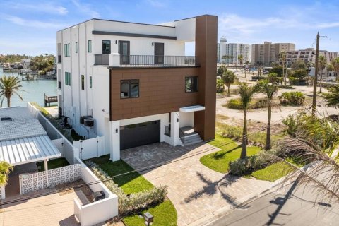 Casa en venta en Saint Pete Beach, Florida, 4 dormitorios, 381.27 m2 № 1589808 - foto 4