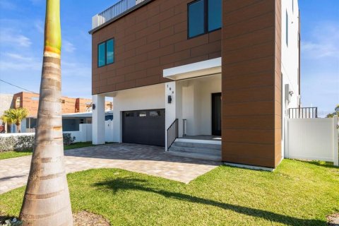 Casa en venta en Saint Pete Beach, Florida, 4 dormitorios, 381.27 m2 № 1589808 - foto 3