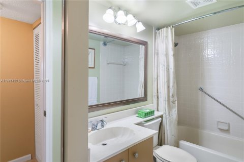 Купить кондоминиум в Тамарак, Флорида 2 спальни, 139.35м2, № 1701624 - фото 16