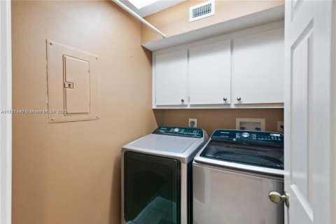 Купить кондоминиум в Тамарак, Флорида 2 спальни, 139.35м2, № 1701624 - фото 19