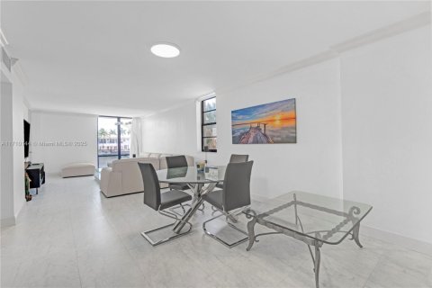 Copropriété à vendre à Hollywood, Floride: 2 chambres, 113.15 m2 № 1981670 - photo 8