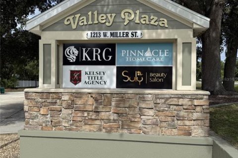 Commercial property in Fruitland Park, Florida 204.38 sq.m. № 2222132 - photo 11