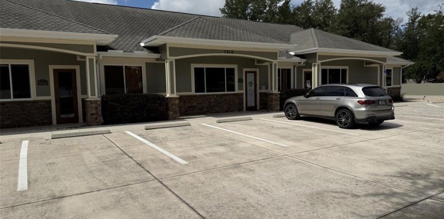 Commercial property in Fruitland Park, Florida 204.38 sq.m. № 2222132