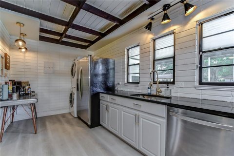 House in Tampa, Florida 3 bedrooms, 130.06 sq.m. № 2225927 - photo 12
