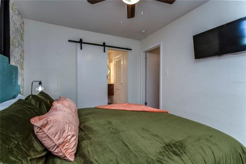 House in Tampa, Florida 3 bedrooms, 130.06 sq.m. № 2225927 - photo 29