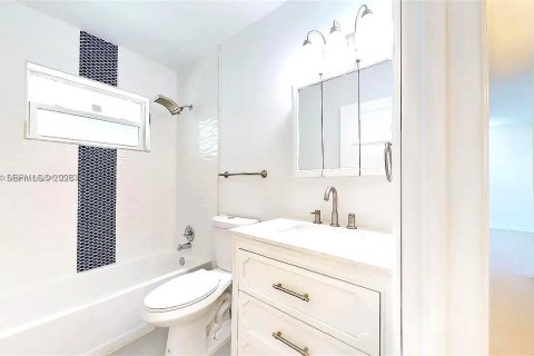 Снять в аренду виллу или дом в Майами, Флорида 3 спальни, 77.48м2, № 2048492 - фото 3