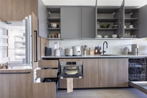Condominio en alquiler en Miami Beach, Florida, 1 dormitorio № 2012631 - foto 17