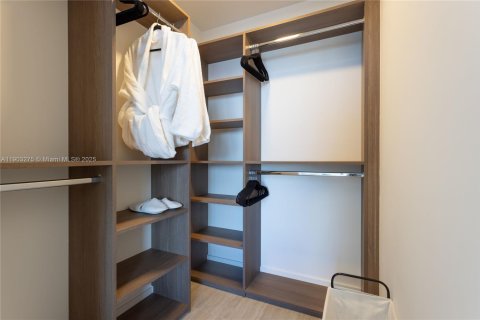 Condominio en alquiler en Miami Beach, Florida, 1 dormitorio № 2012631 - foto 25