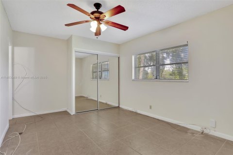 Condo in Margate, Florida, 2 bedrooms  № 1689428 - photo 16