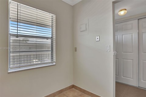 Condo in Margate, Florida, 2 bedrooms  № 1689428 - photo 7