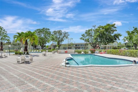Condo in Margate, Florida, 2 bedrooms  № 1689428 - photo 27