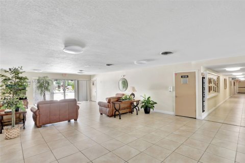 Condo in Margate, Florida, 2 bedrooms  № 1689428 - photo 25