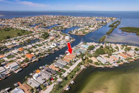 House in New Port Richey, Florida 2 bedrooms, 157.93 sq.m. № 1534281 - photo 4