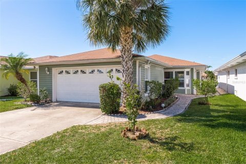 House in New Port Richey, Florida 2 bedrooms, 157.93 sq.m. № 1534281 - photo 1