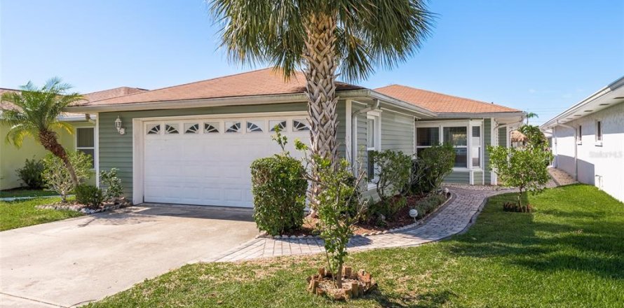 House in New Port Richey, Florida 2 bedrooms, 157.93 sq.m. № 1534281