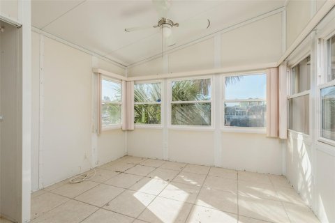 House in New Port Richey, Florida 2 bedrooms, 157.93 sq.m. № 1534281 - photo 16