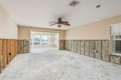 House in New Port Richey, Florida 2 bedrooms, 157.93 sq.m. № 1534281 - photo 9