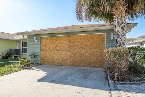 House in New Port Richey, Florida 2 bedrooms, 157.93 sq.m. № 1534281 - photo 2
