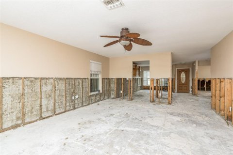 House in New Port Richey, Florida 2 bedrooms, 157.93 sq.m. № 1534281 - photo 11