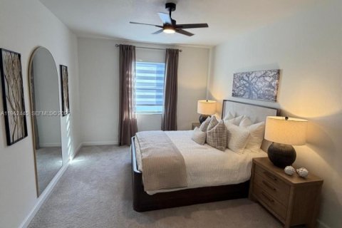 Adosado en alquiler en Miami, Florida, 3 dormitorios № 2024261 - foto 7