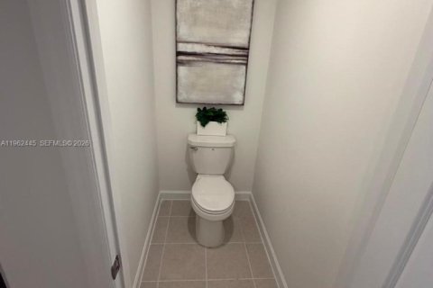 Adosado en alquiler en Miami, Florida, 3 dormitorios № 2024261 - foto 10