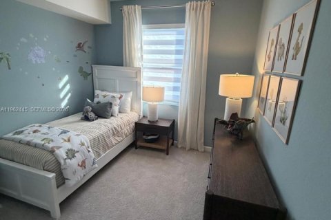 Adosado en alquiler en Miami, Florida, 3 dormitorios № 2024261 - foto 3