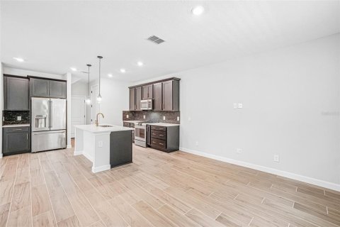 Townhouse in Tampa, Florida 4 bedrooms, 173.17 sq.m. № 2110773 - photo 12