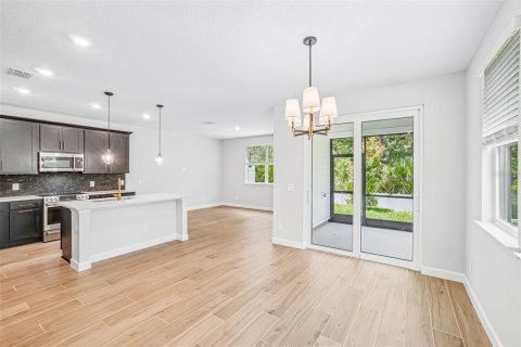 Townhouse in Tampa, Florida 4 bedrooms, 173.17 sq.m. № 2110773 - photo 14