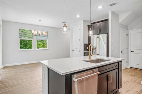Townhouse in Tampa, Florida 4 bedrooms, 173.17 sq.m. № 2110773 - photo 27
