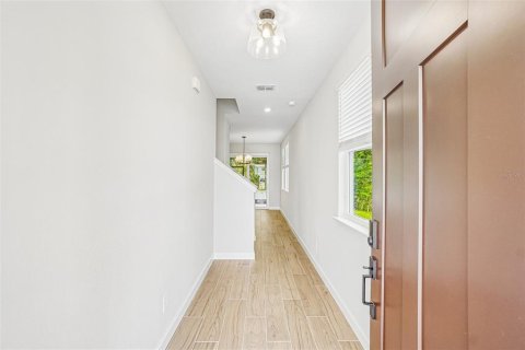 Townhouse in Tampa, Florida 4 bedrooms, 173.17 sq.m. № 2110773 - photo 7