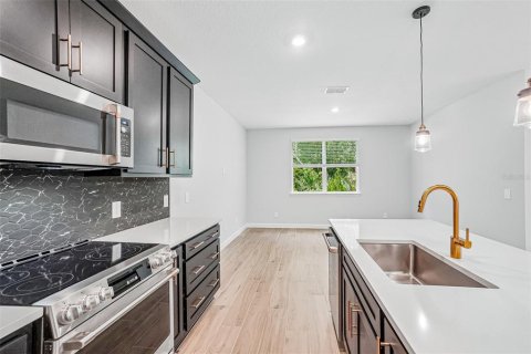 Townhouse in Tampa, Florida 4 bedrooms, 173.17 sq.m. № 2110773 - photo 30