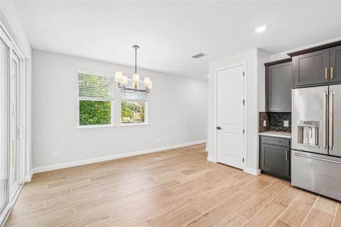Townhouse in Tampa, Florida 4 bedrooms, 173.17 sq.m. № 2110773 - photo 16